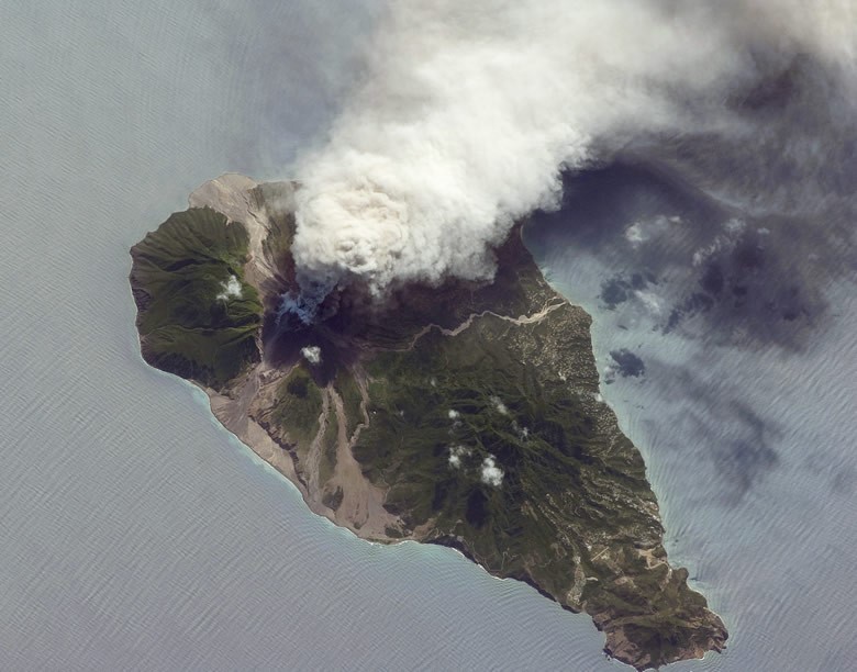 The little island with a large volcano – Part 1: how is volcanic